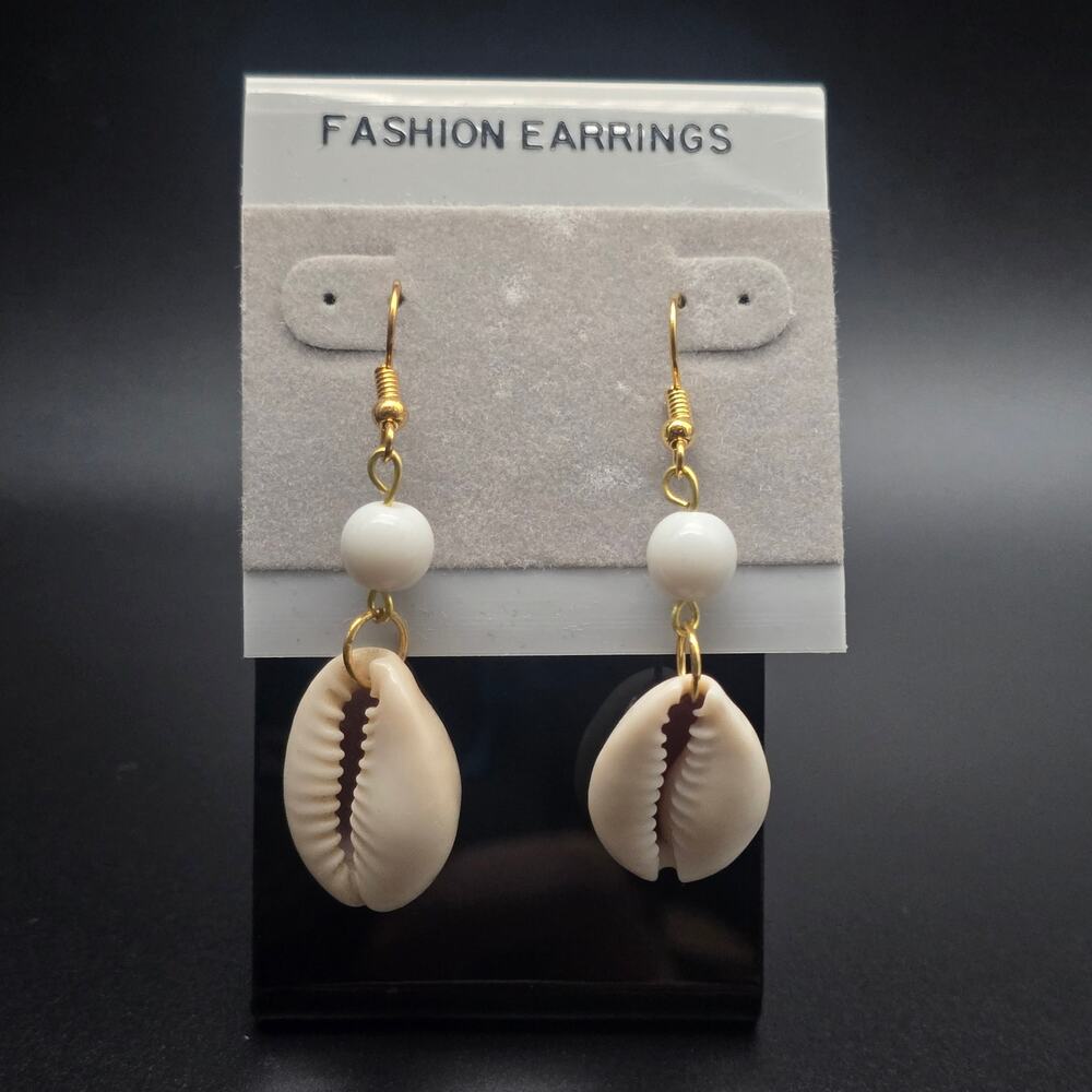 Vintage Sea Shell Earrings Dangle Drop 1980s NOS Beachy Summer Jewelry